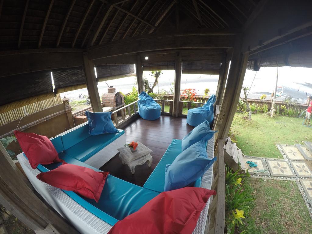 Joglo On The Beach Lovina  Luaran gambar